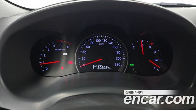 Kia Canival 2012 — photo 11