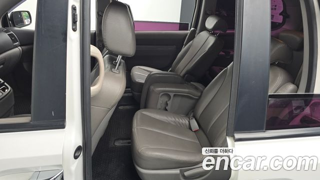 Kia Canival 2012 — photo 17