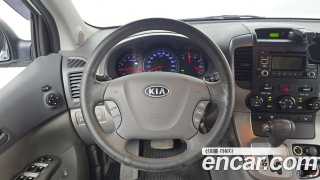 Kia Canival 2012 — photo 18