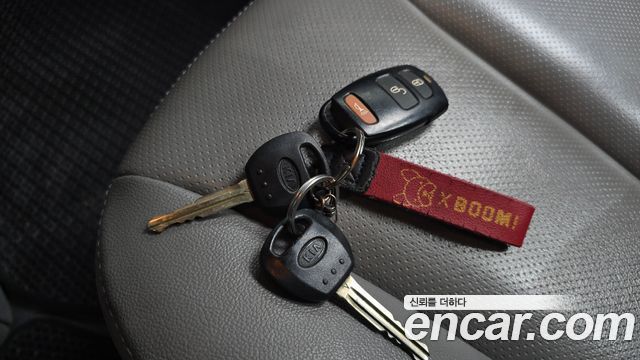 Kia Canival 2012 — photo 20
