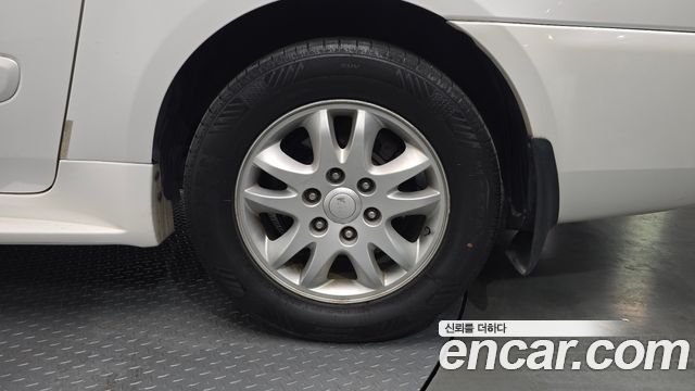 Kia Canival 2012 — photo 7
