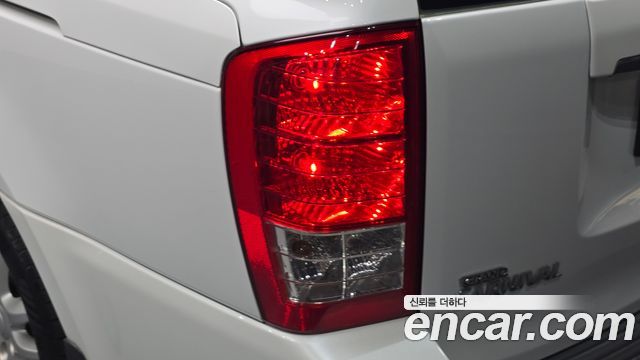 Kia Canival 2012 — photo 9