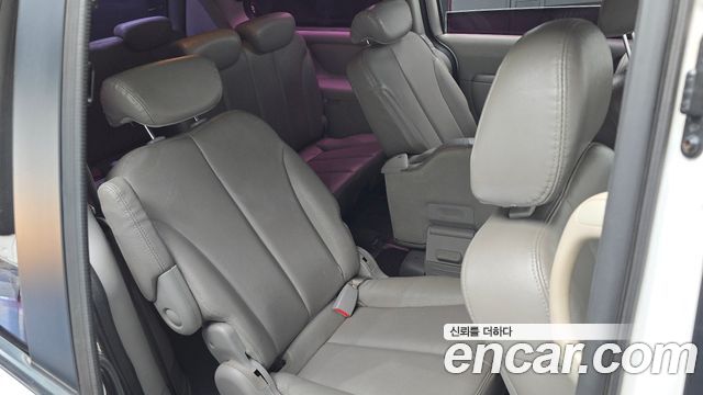 Kia Canival 2012 — photo 15