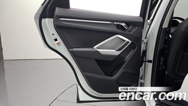Audi Q3 2023 — photo 15