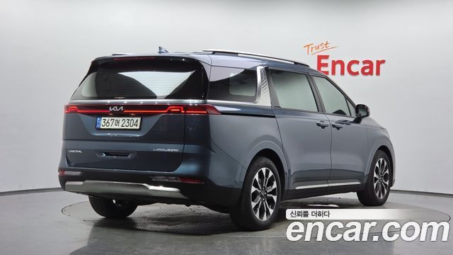 Kia Canival 2023 — photo 2