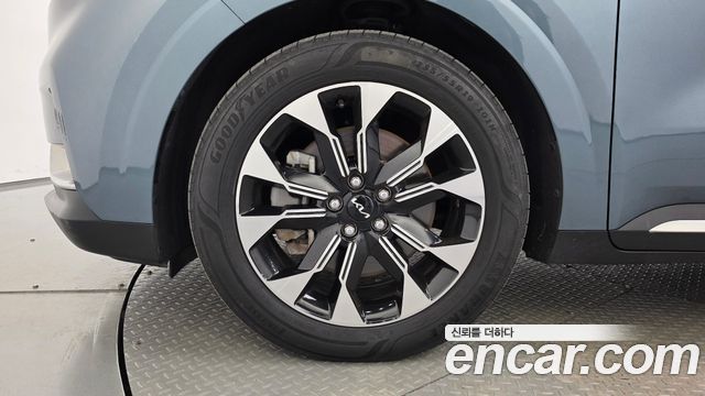 Kia Canival 2023 — photo 5