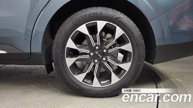 Kia Canival 2023 — photo 7