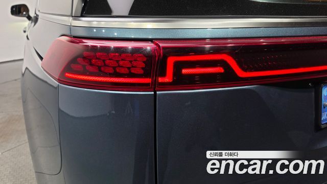 Kia Canival 2023 — photo 9