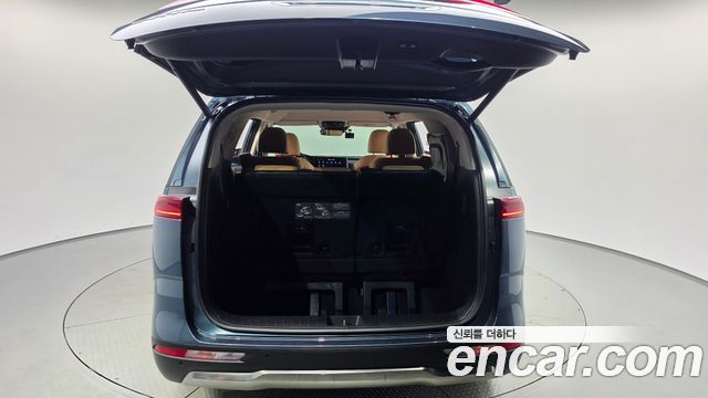 Kia Canival 2023 — photo 32