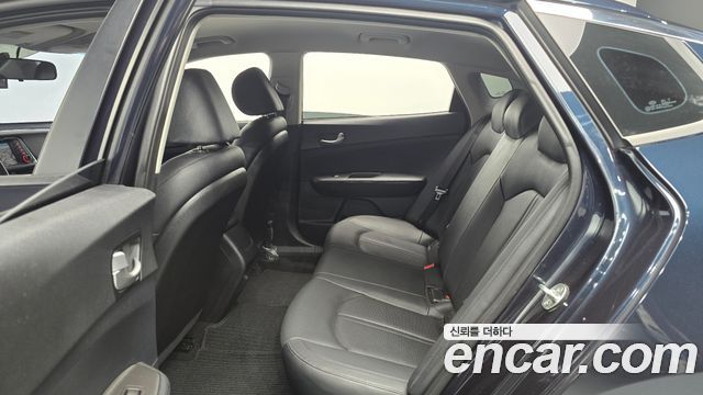Kia K5 2016 — photo 17