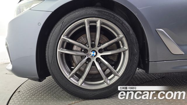BMW 5-Series 2019 — photo 5