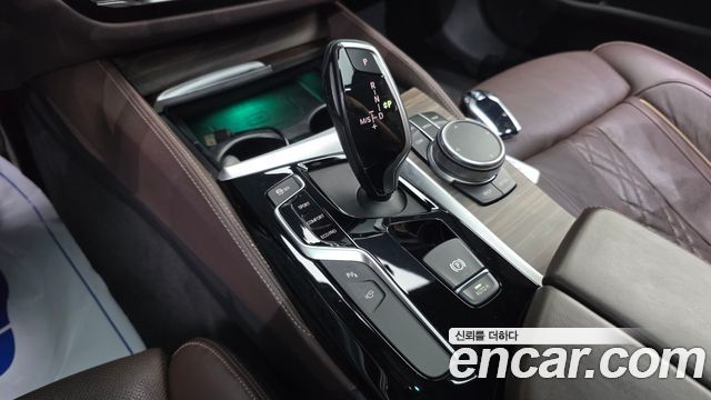 BMW 5-Series 2019 — photo 9