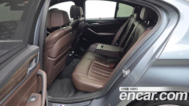 BMW 5-Series 2019 — photo 11