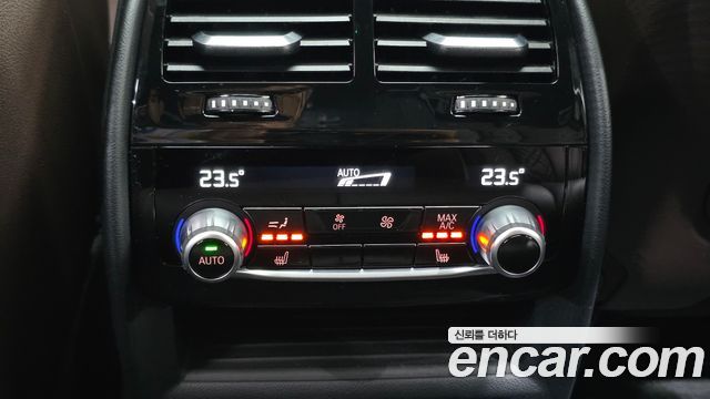 BMW 5-Series 2019 — photo 16