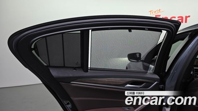 BMW 5-Series 2019 — photo 17
