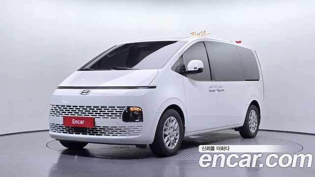 Hyundai Staria 2023 — photo 1