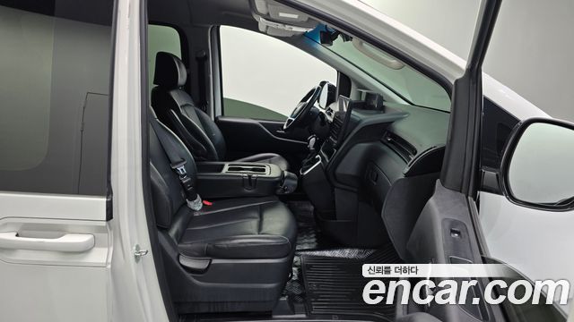 Hyundai Staria 2023 — photo 11