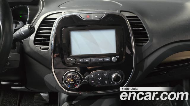 Renault Korea QM3 2016 — photo 17