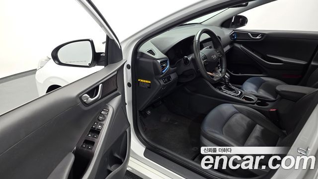 Hyundai Ioniq 2016 — photo 13