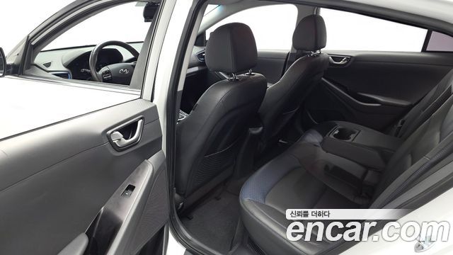 Hyundai Ioniq 2016 — photo 17