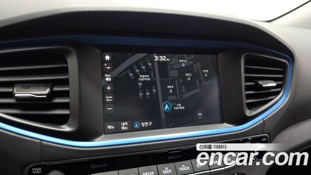 Hyundai Ioniq 2016 — photo 20