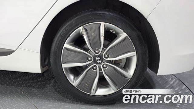 Hyundai Ioniq 2016 — photo 7