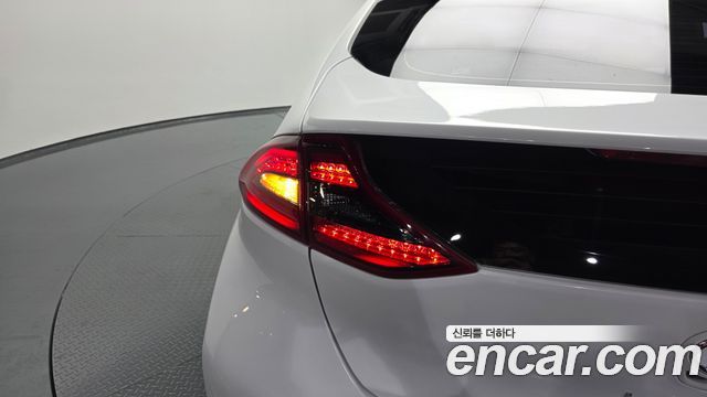 Hyundai Ioniq 2016 — photo 9