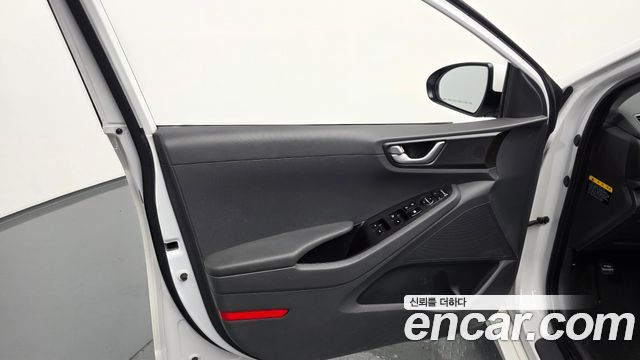 Hyundai Ioniq 2016 — photo 14