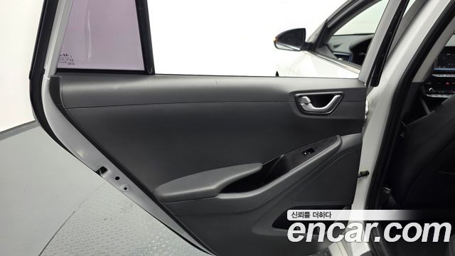 Hyundai Ioniq 2016 — photo 15