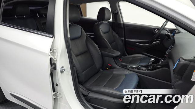 Hyundai Ioniq 2016 — photo 16