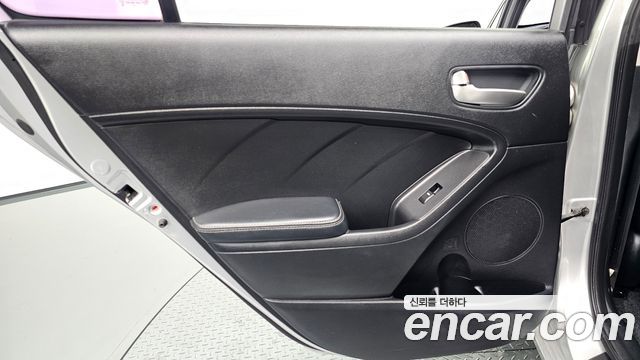 Kia K3 2013 — photo 15