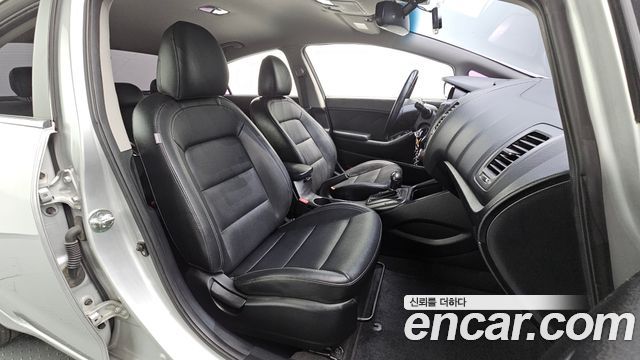 Kia K3 2013 — photo 16