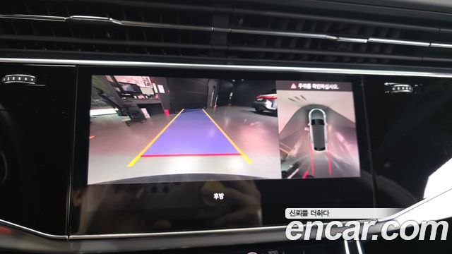 Audi Q8 2021 — photo 21