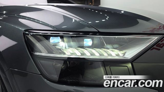 Audi Q8 2021 — photo 8