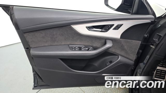 Audi Q8 2021 — photo 14