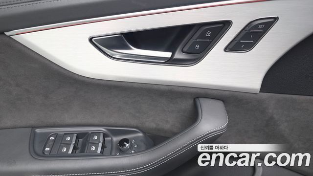 Audi Q8 2021 — photo 27