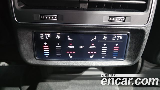 Audi Q8 2021 — photo 29