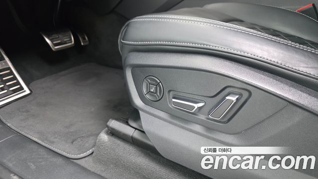 Audi Q8 2021 — photo 33