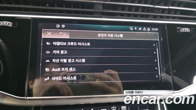 Audi Q8 2021 — photo 35