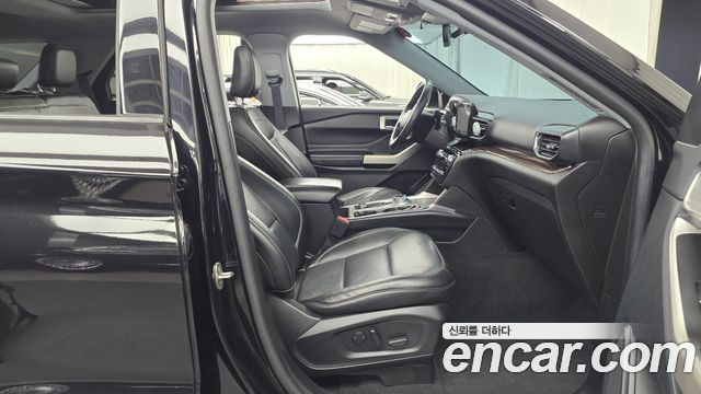 Ford Explorer 2022 — photo 11