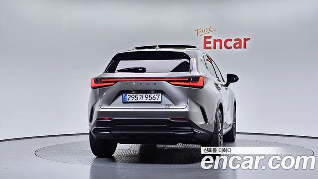 Lexus NX 2025 — photo 4