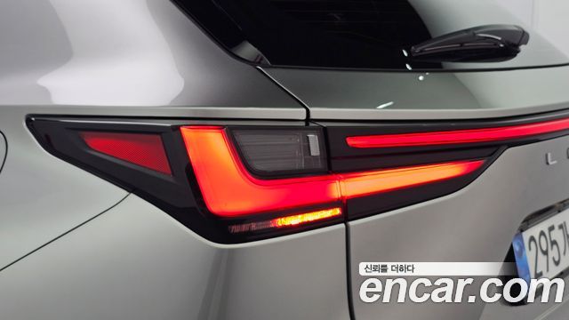 Lexus NX 2025 — photo 9