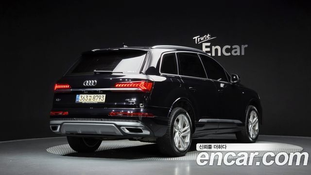 Audi Q7 2021 — photo 2