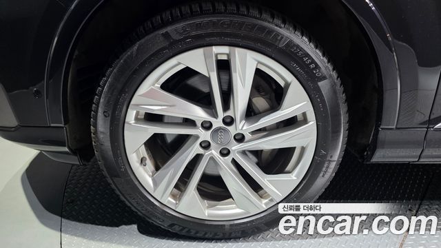 Audi Q7 2021 — photo 5