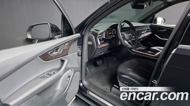 Audi Q7 2021 — photo 13