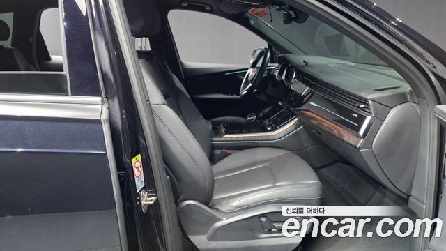 Audi Q7 2021 — photo 17