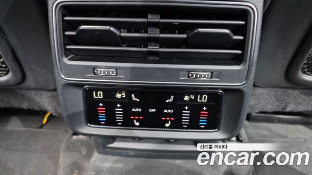 Audi Q7 2021 — photo 25