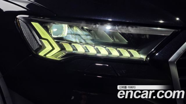 Audi Q7 2021 — photo 8