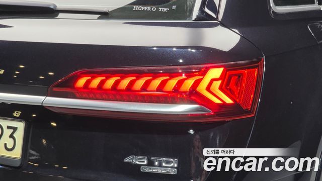 Audi Q7 2021 — photo 9