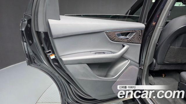 Audi Q7 2021 — photo 15